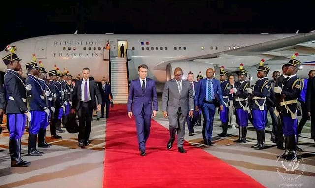Diplomatie : Arrivée du Président français Emmanuel Macron à Kinshasa, dernière étape de sa tournée en Afrique Centrale.