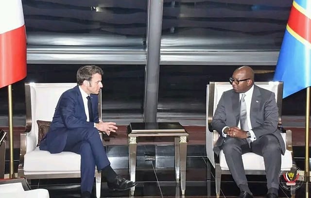 Rdc : Accueilli par le Premier Ministre Jean-Michel Sama Lukonde, le Président français Emmanuel Macron est arrivé à Kinshasa